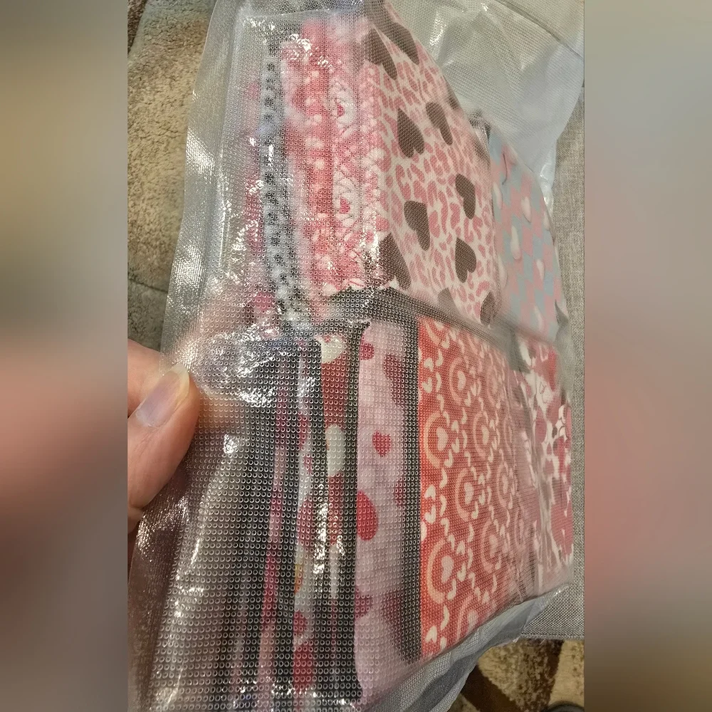 Pickmesh Valentine Heart and Pattern Can Coolers  24 Pc